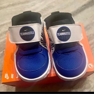 NIKE Team Hustle D9 (TD) Toddler Sneakers 3C